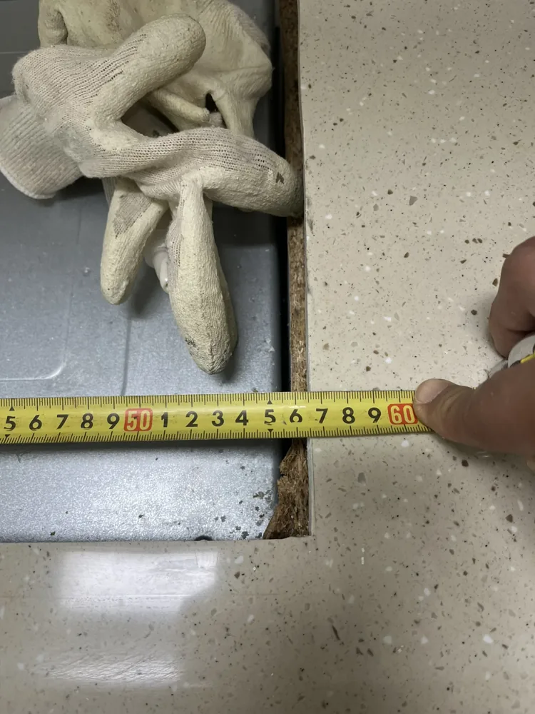 개구부 다른 방향 치수 재확인 작업 이전 인덕션 자리 상판