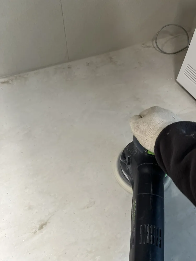 주변 상판 면 샌더 연마 계속 작업 진행중 주방 인조대리석 상판